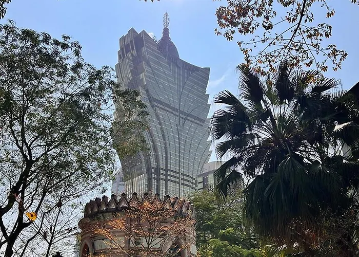 China Dragon Hotel 2*